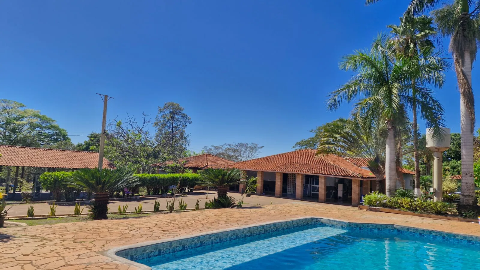 Piscina e casas da Harmonize Centro Terapêutico
